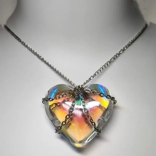 

Personality Colorful Transparent Crystal Heart Pendant Necklace Gothic Punk Bound Heart Necklace Hip Hop Jewelry Accessories