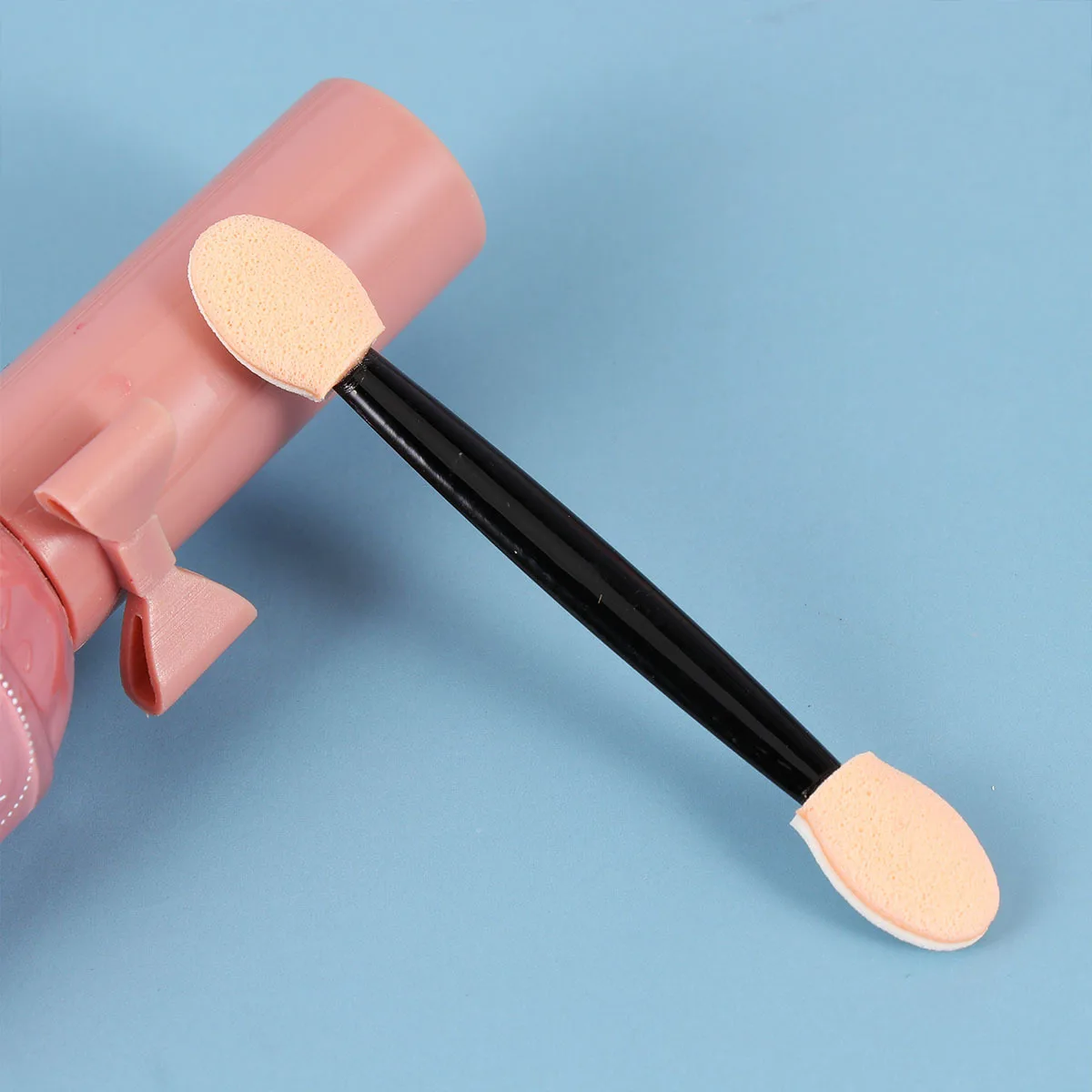 24 Stück Einweg-Lidschattenpinsel mit zwei Köpfen, ultraweiche Schwammspitzen, leichte Lidschatten-Applikatoren für Make-up-Künstler und Frauen