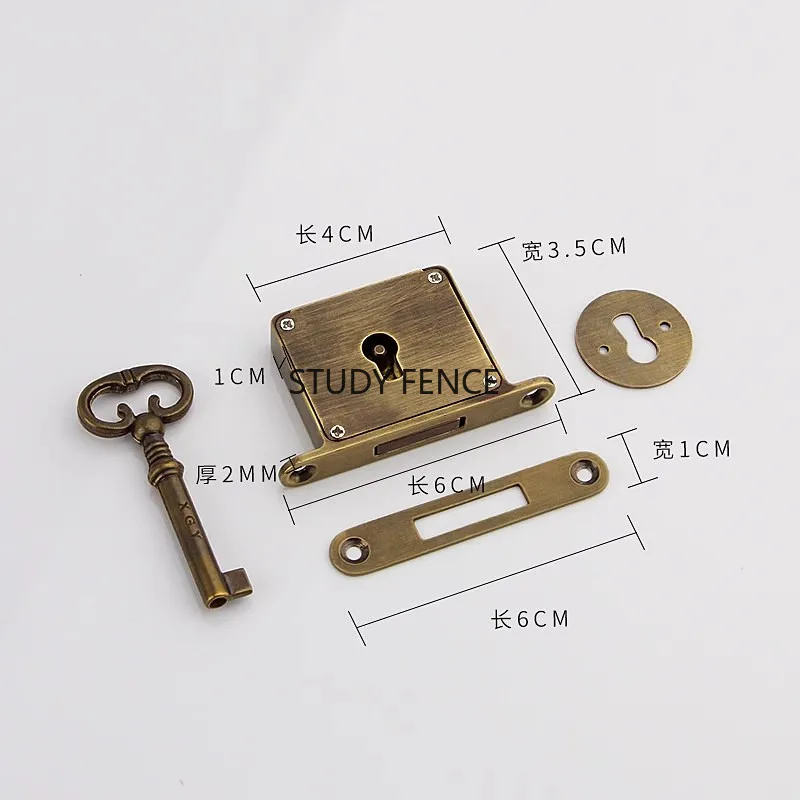 กุญแจล็อคตู้ลิ้นชักโลหะโบราณ 1 ชิ้น กุญแจล็อคตู้ไวน์ ล็อคโลหะทรงสี่เหลี่ยม อุปกรณ์ฮาร์ดแวร์เฟอร์นิเจอร์ พร้อมกุญแจ สไตล์จีน