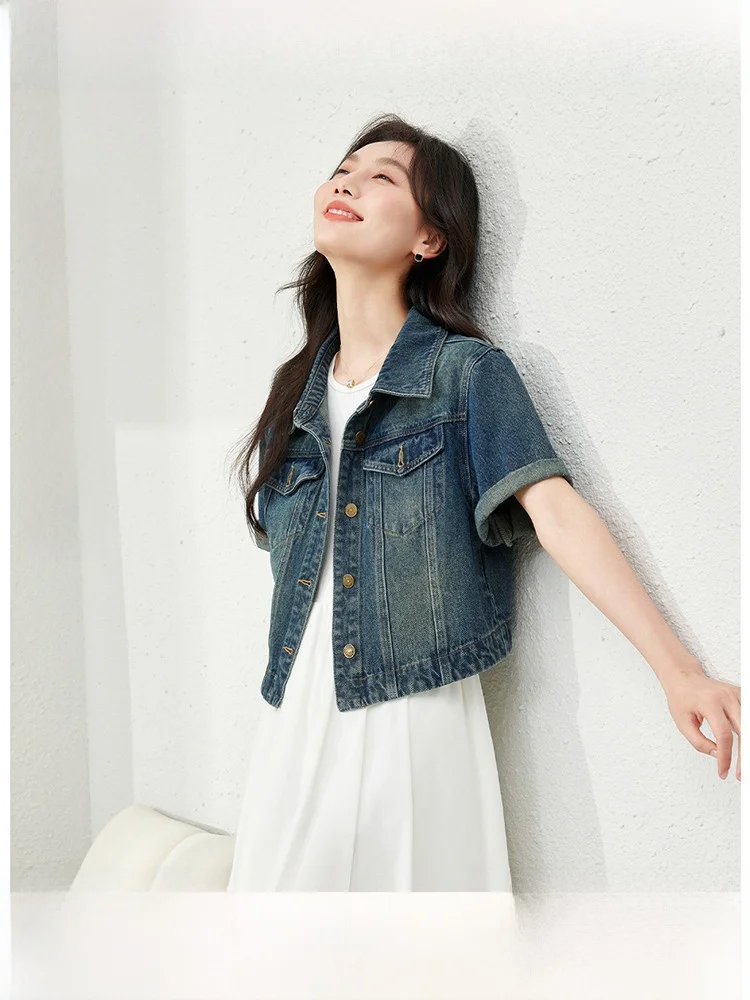 

Синяя джинсовая куртка в стиле ретро для женщин, летняя коллекция 2026, модная, из хлопка, полиэстера и регенерированного целлюлозного волокна