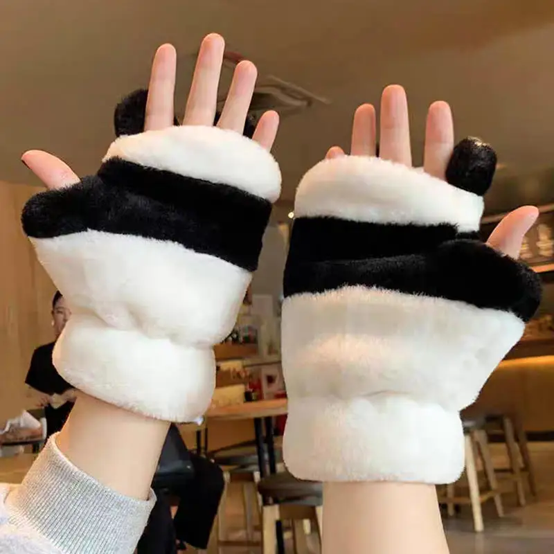 2024 NIEUWE Winter Warme dameshandschoenen Student Pluche Halve Vinger Cartoon Leuke Fleece gevoerde Verdikte Panda Zwart Witte Wanten