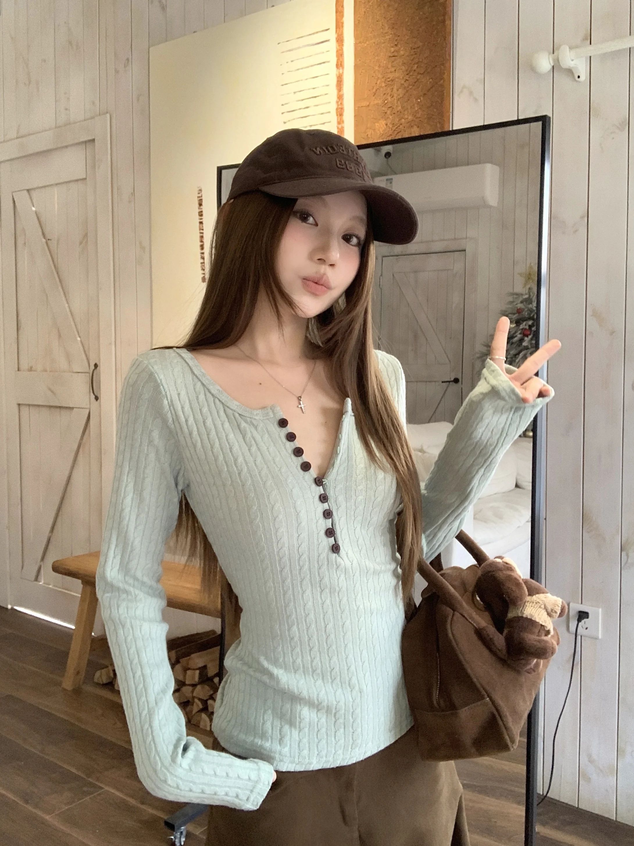 Suéter de punto de manga larga con diseño floral retorcido Pure Desire de Choco Girl para mujer, top coreano ajustado con cuello abierto para primavera