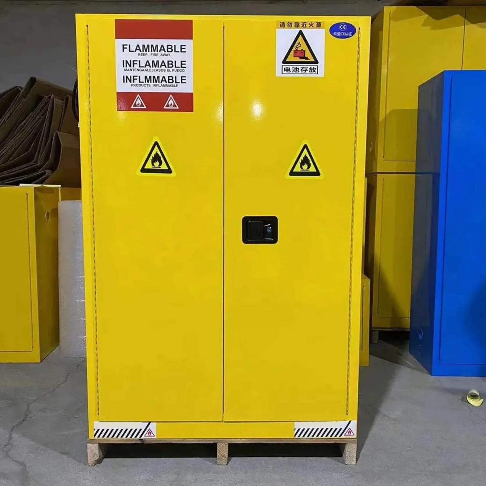 

Умный шкаф управления питанием из литиевой оцинкованной стали с рейтингом IP55 Управление сенсорным экраном для решения электрических мобильных устройств