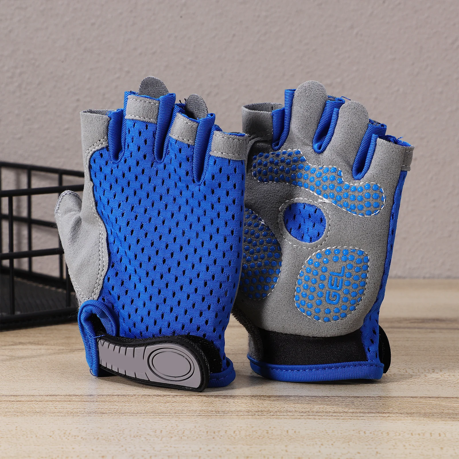 1쌍의 세련된 반손가락 스포츠 장갑 청소년용 자전거 패드 통기성 미끄럼 방지 야외 하이킹 정원 가꾸기 운동 장비