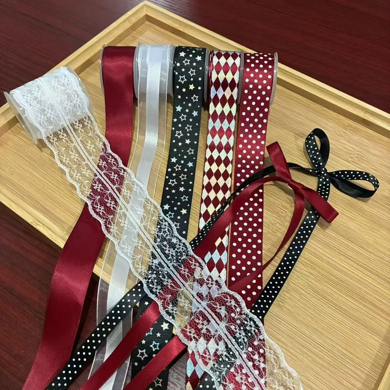 8-teiliges Set mit Spitzenbändern in Heißsilber mit Tupfenmuster, Baji-Kombination, handgefertigt, DIY-Haaraccessoires, Schleifenmaterial, Geschenkband – Detail 3