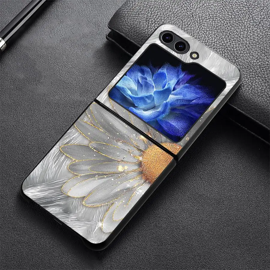 Phone Cover Case for Samsung Galaxy Z Flip 8 Flip6 Flip3 Flip4 Flip7 FE Flip5 Z Flip 7 6 5 4 3 Silver Chrysanthemum