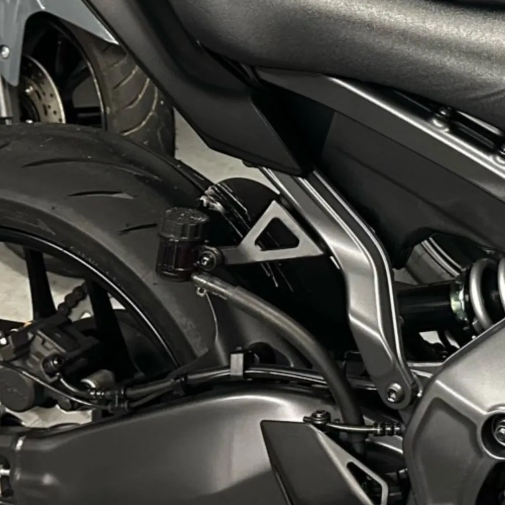 

Motorcycle Aluminium Pillion Footrest Removal Blanking Plate Set Footrest Cover For Yamaha MT-09 SP MT09 MT 09 2024 2025 2026