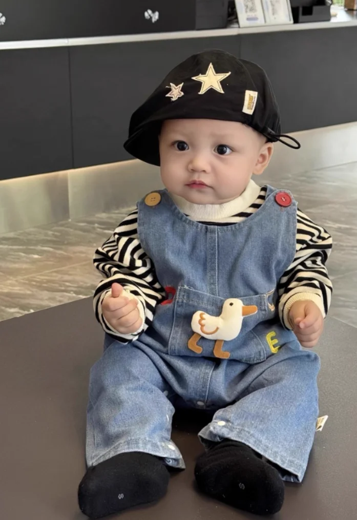 ملابس أطفال جديدة من قطعة واحدة من قماش الدنيم، بذلة أطفال لطيفة بعمر سنة واحدة، سراويل غير رسمية بسيطة ولطيفة