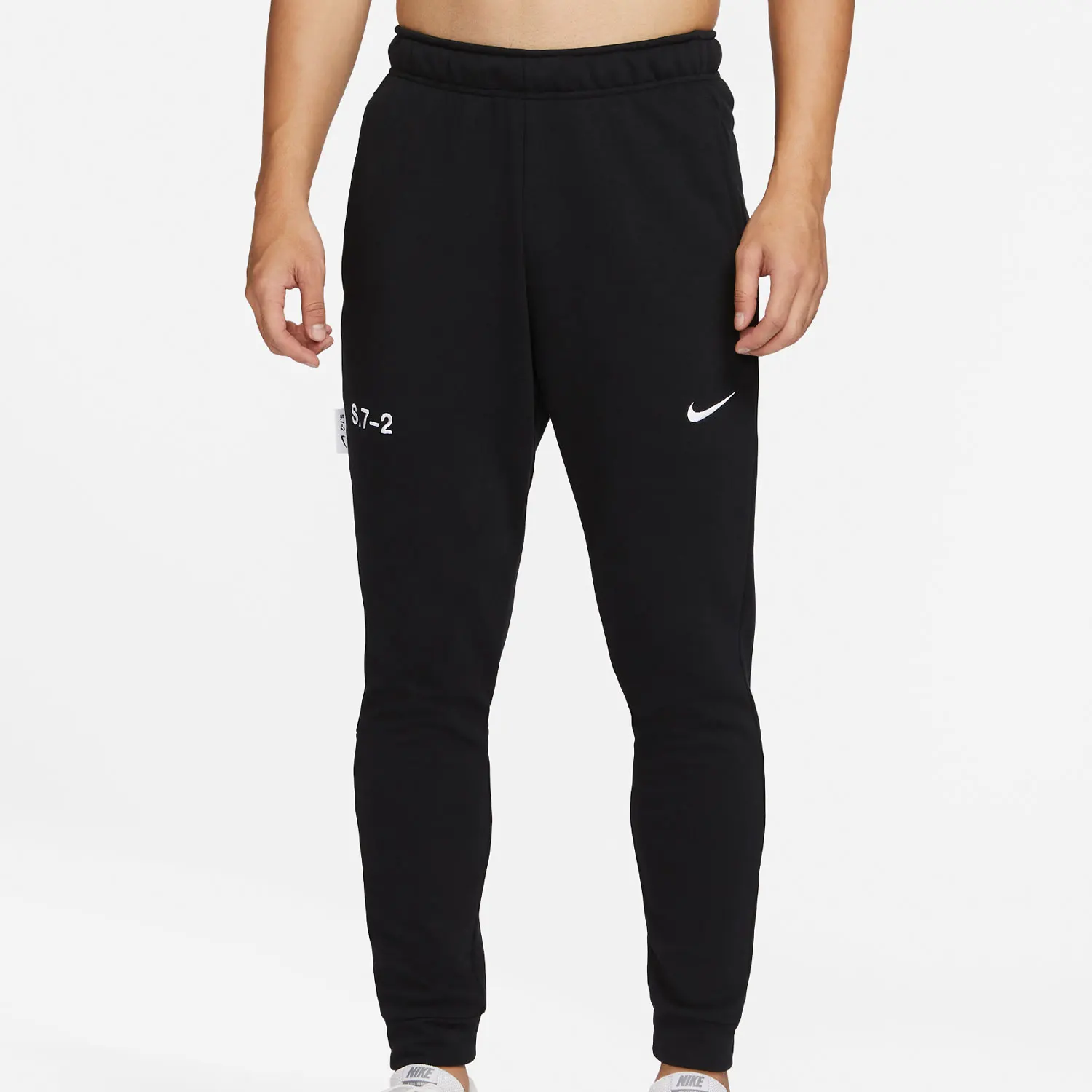 

Мужские спортивные брюки Nike Authentic New Loose Tapered Cuff FB7941-010