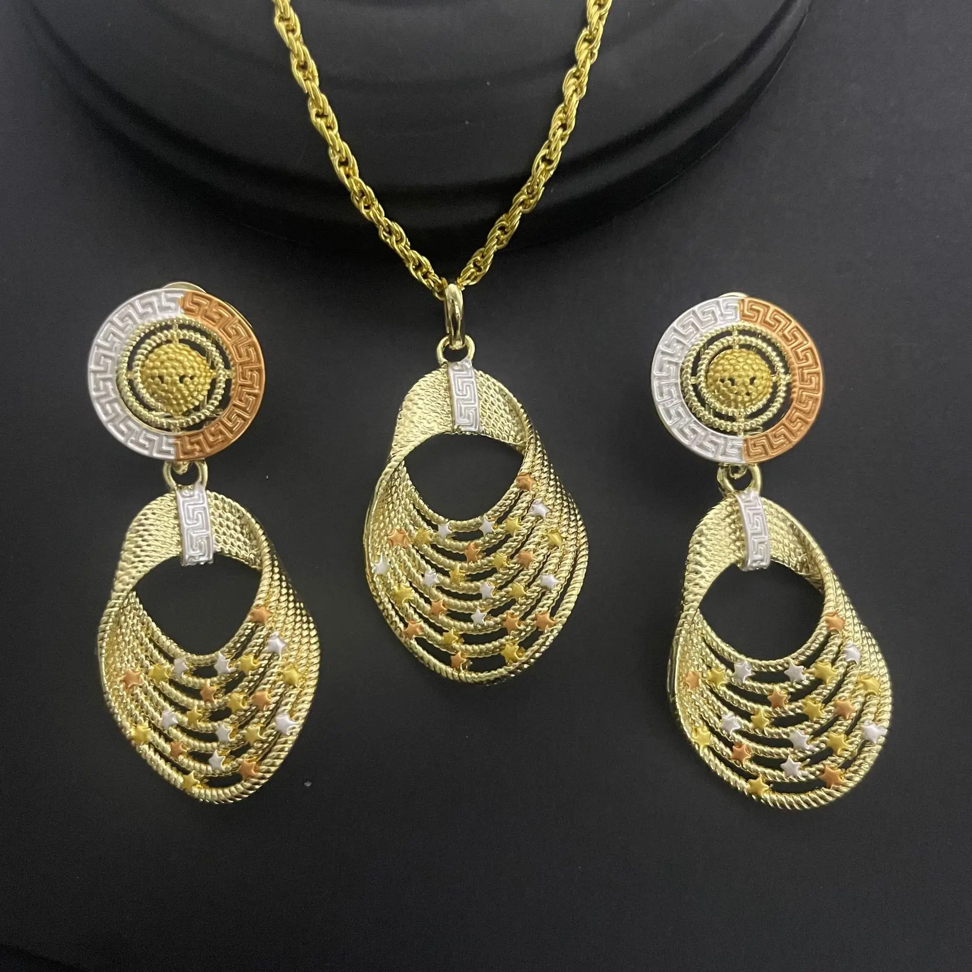 Buon Set di gioielli a forma di fiore per le donne orecchini placcati in oro 18 carati e collana con ciondolo regalo di nozze di gioielli di moda