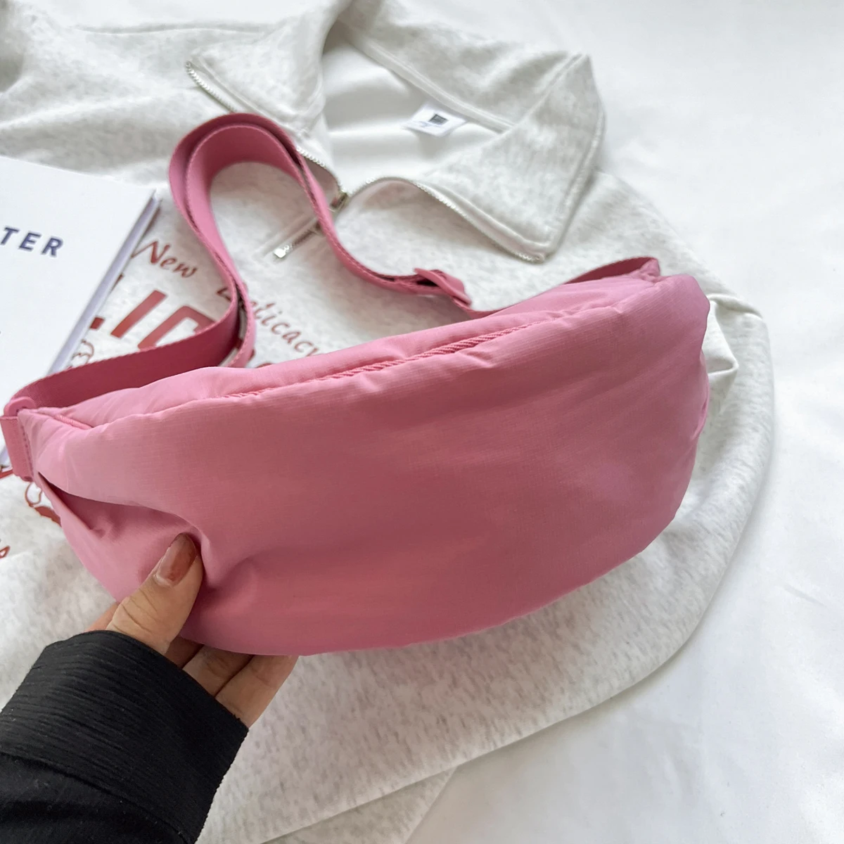 Neue, schlichte, wasserdichte Umhängetasche für Damen, tragbare Tasche zum Tragen unter dem Arm, geräumige, lässige Schultertasche für Herren, leichte Reisetasche aus Canvas zum Einkaufen und Wandern. – Detail 6