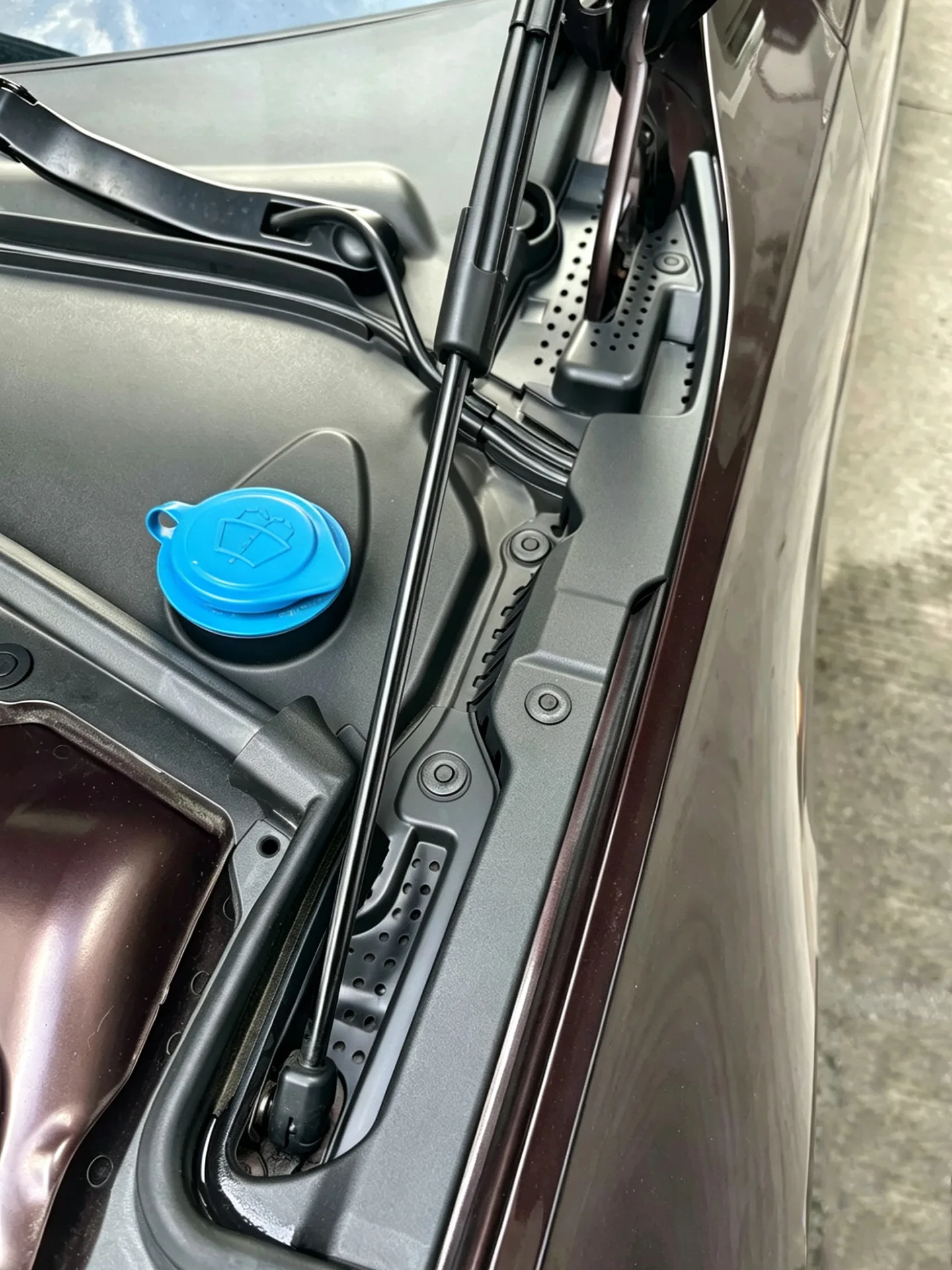 Engine Compartment Drain Channel Cover Designed for Volvo For XC60 2017 2018 2019 2020 2021 2022 2023 2024 2025 2026