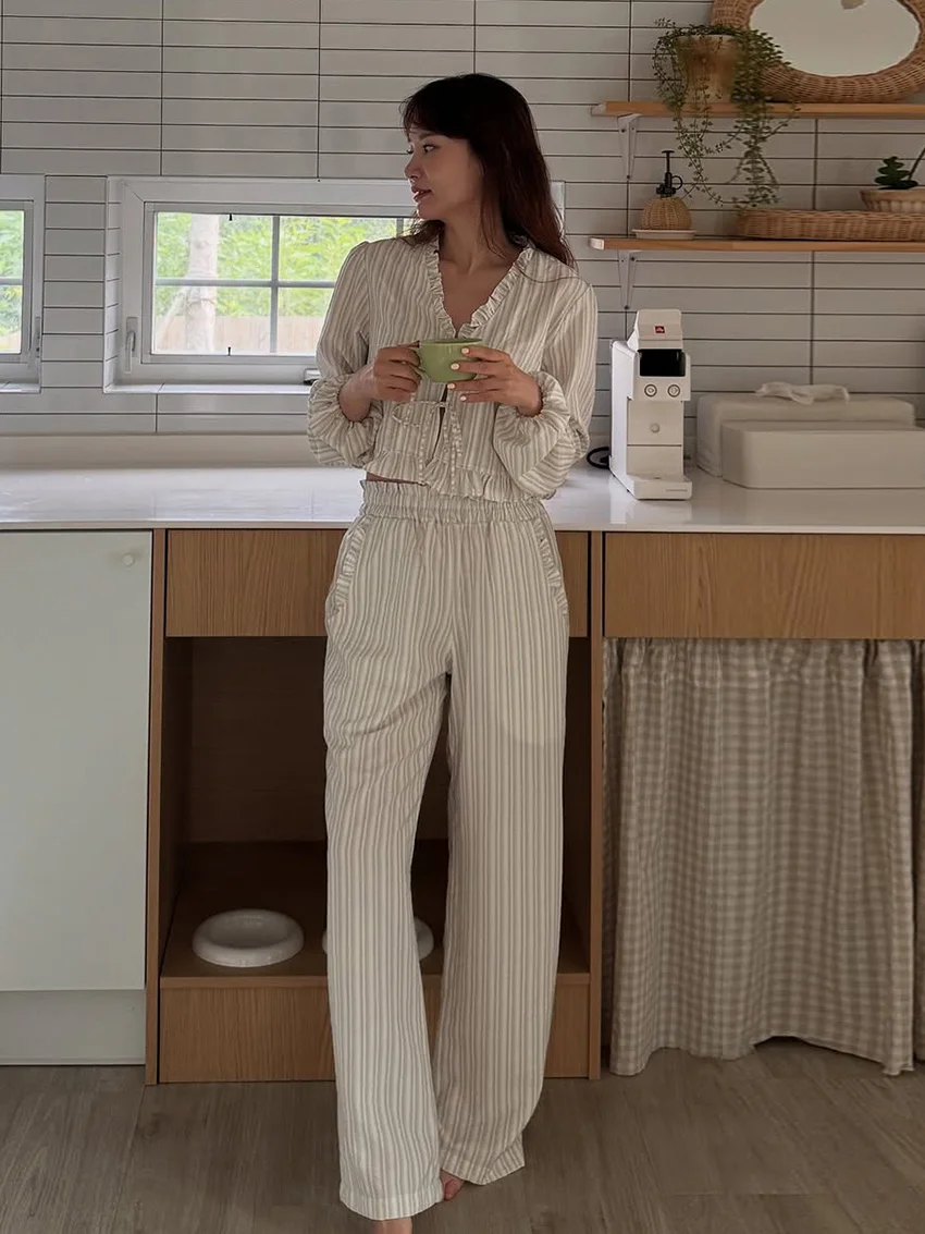 

Marthaqiqi Striped Female Pajamas Set V-Neck Sleepwear Long Sleeve Nightgown Lace Up Crop Top Nightwear Pants Home Clothes Women