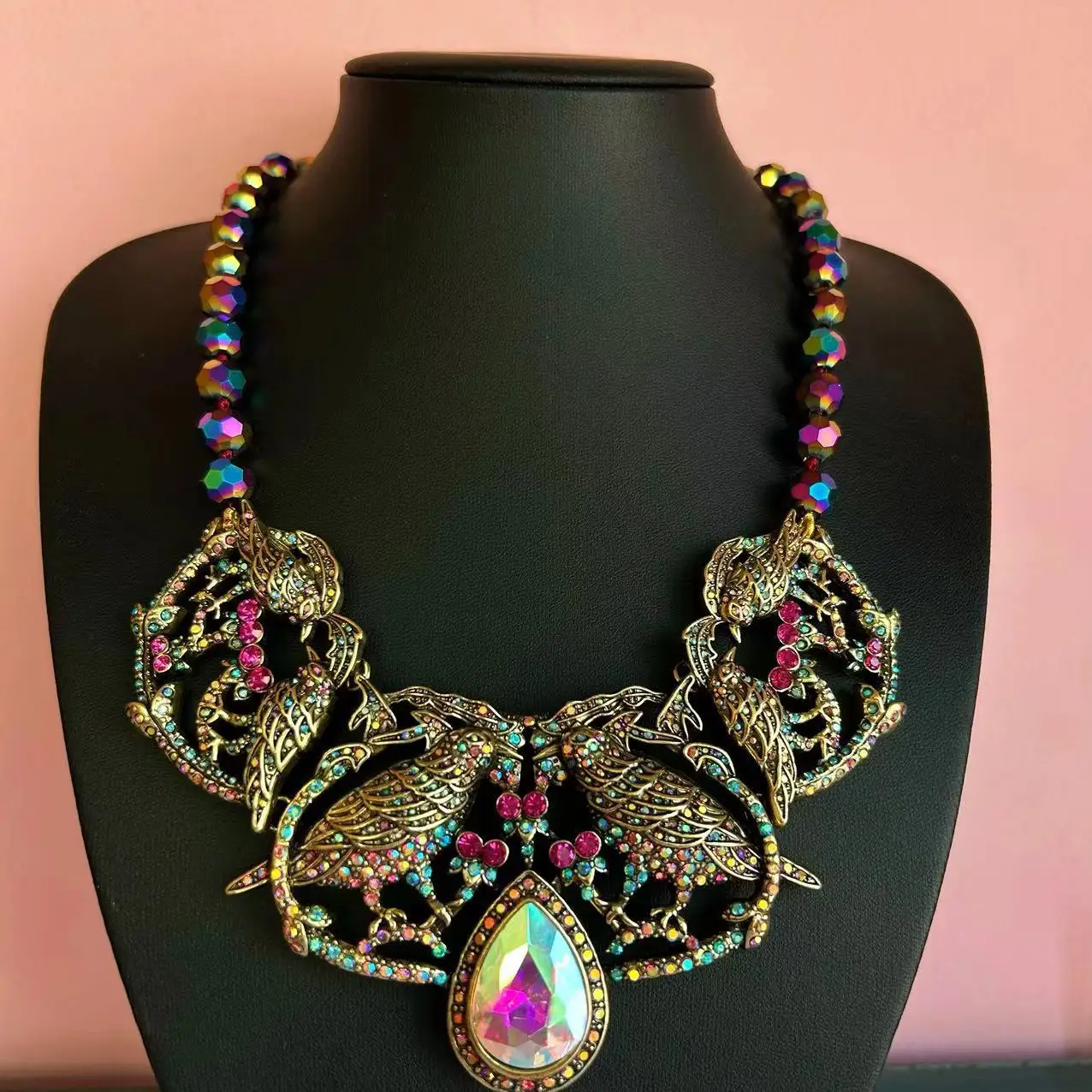 

Vintage Western Exaggerated Heavy Industry Animal Magpie Bird Retro European and American Glass Beads Necklace For Women