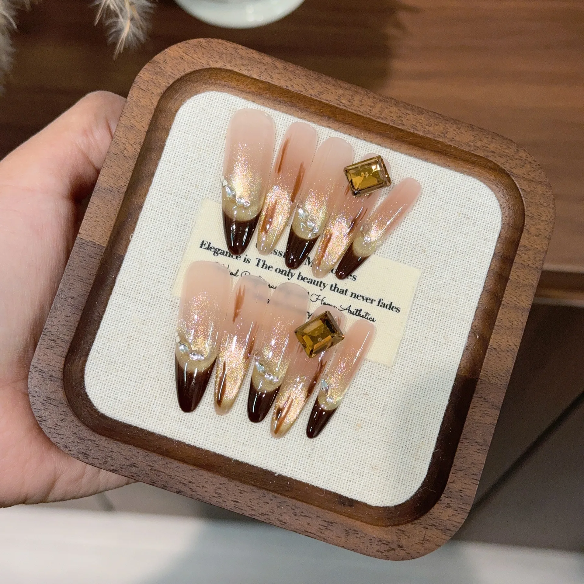 10 szt. Gradientowe paznokcie na wcisk Maillard, długie migdałki, zdobione cyrkoniami, sztuczne paznokcie do noszenia, ręcznie robione.