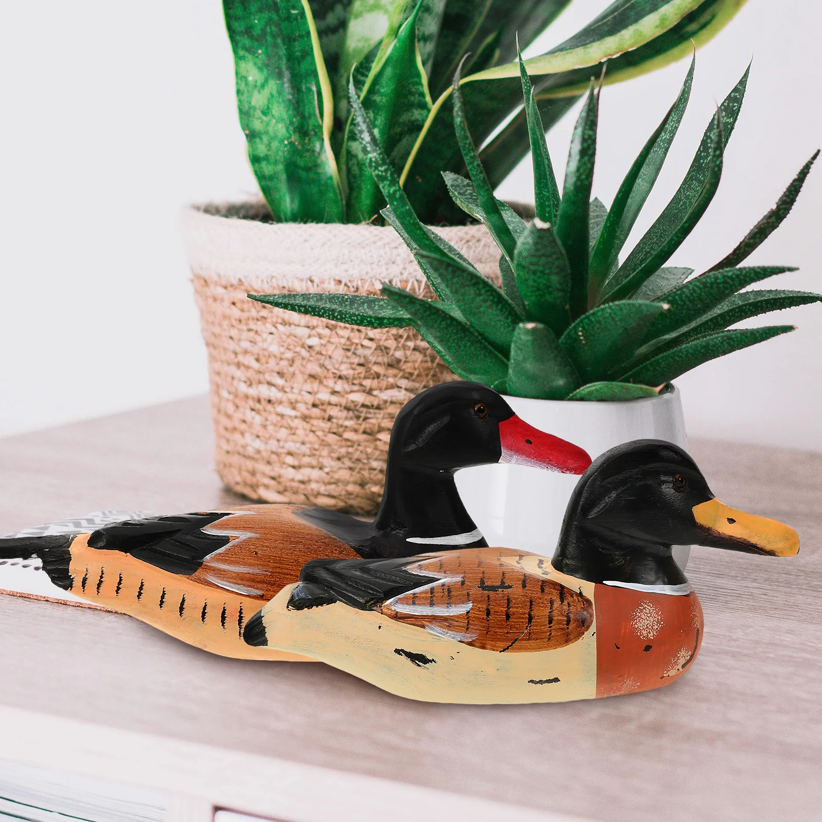 

2Pcs Wooden Duck Sculpture Home Decor Wedding Adornment M Ducks Craft Stable Bottom Bedroom Table Shelf nament NonFading
