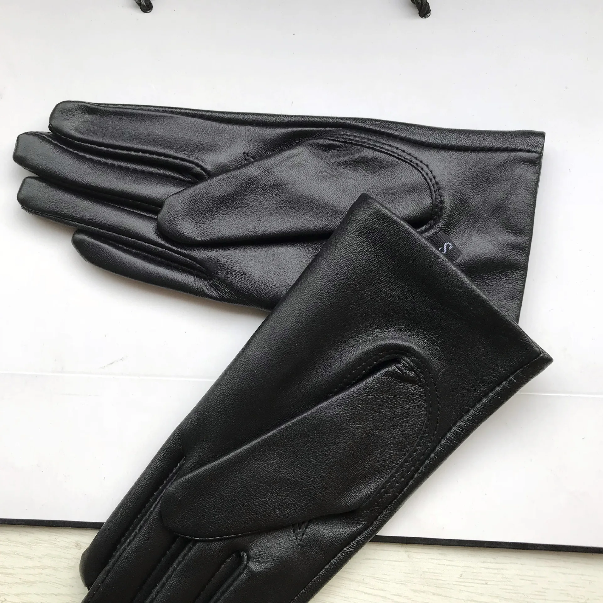Ladies Sheepskin Gloves Classic Solid Color Real Leather Spring Velvet Lining Cycling Driving Gloves Autumn Winter