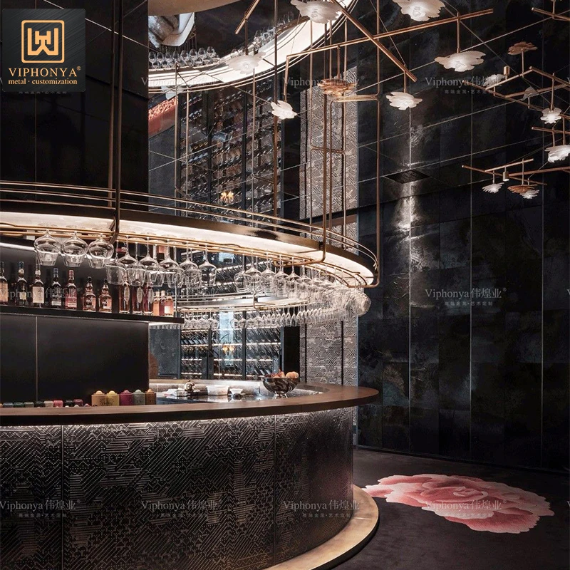 Unique Design Of Curved Metal Wine Rack Hotel Restaurant Bar Wine Display Cellar Ceiling Punched Display Stainless Steel Stand