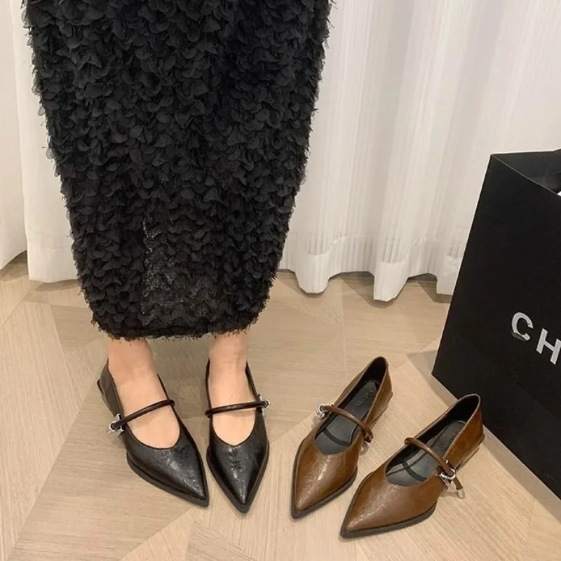 

Новинка 2023 года, женские лоферы с острым носком, повседневная обувь с пряжкой на ремне, вечерние туфли-лодочки без шнуровки на низком плоском каблуке