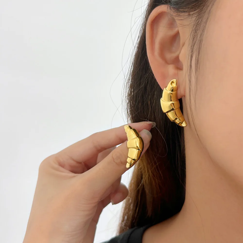 

DIY accessories 18K real gold European and American hot sales fashion cold wind horn earrings stainless steel personality niche