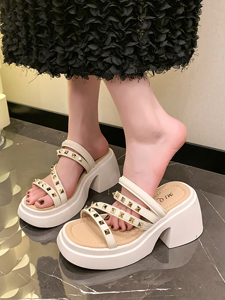 Shoes Woman 2024 Slippers Casual Platform Low Rivet Rubber Flip Flops Square heel Pantofle Luxury Soft Summer Hawaiian Block