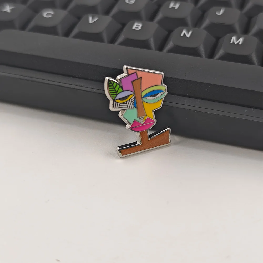 Picasso Abstract Face Enamel Pin Cubism Modern Art Brooch Creative Geometric Portrait Badge Lapel Pins Jewelry Gift for Artists