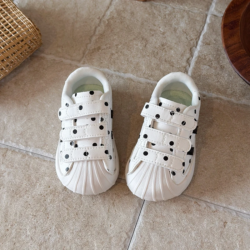 2026 New Girls' Fashion Hook and Loop Design Non-slip Casual Shoes Spring and Autumn Outdoor Polka-dot Decorative Sneakers