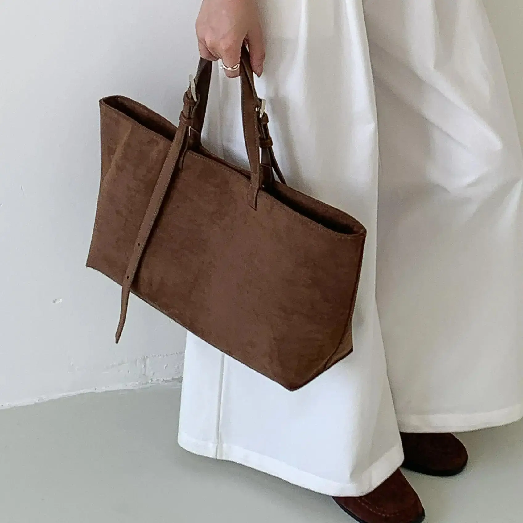 

Женская повседневная сумка-тоут, новая большая сумка из искусственной замши Capaci, высококачественная простая ручная сумка через плечо, сумка для покупок 2025