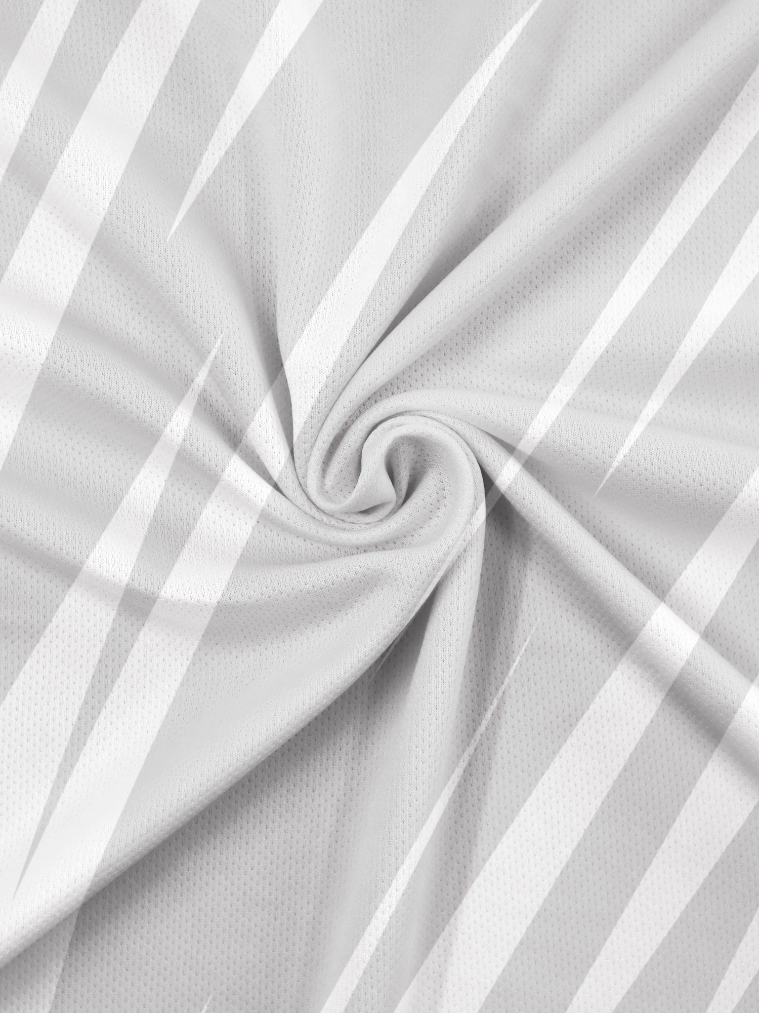 定制足球衫带图片 - close-up view