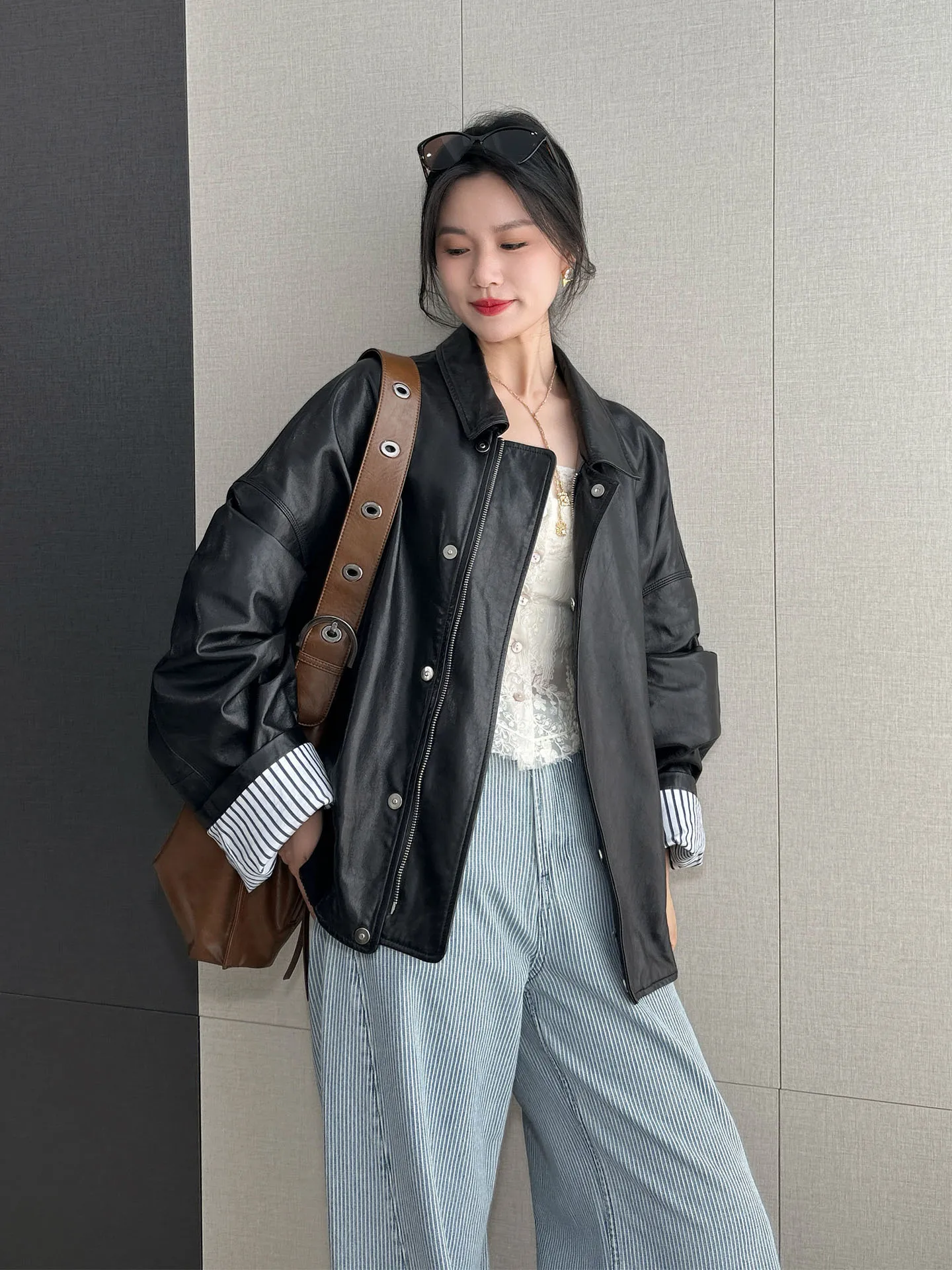 プレミアム感のある本革シープスキンレザージャケット レディース レトロ フライト バイカーコート 長袖 ジップアップ ポロカラーコート