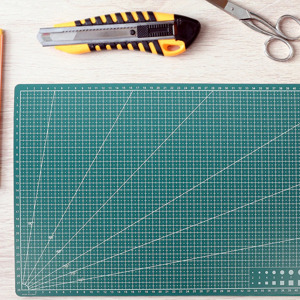 2Pcs Engraving Cutting Mat Plastic Crafts Making Mat Smooth Surface Nonslip Durable Practical Quilting Cutting Mats