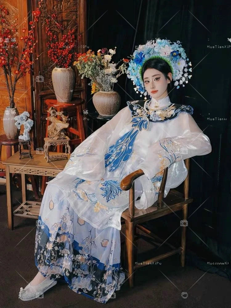 

New Chinese Style Women's Hanfu Clothing with Cloud Shoulder Design Photography And Photography Shoot Traditional Ethnic Wome...