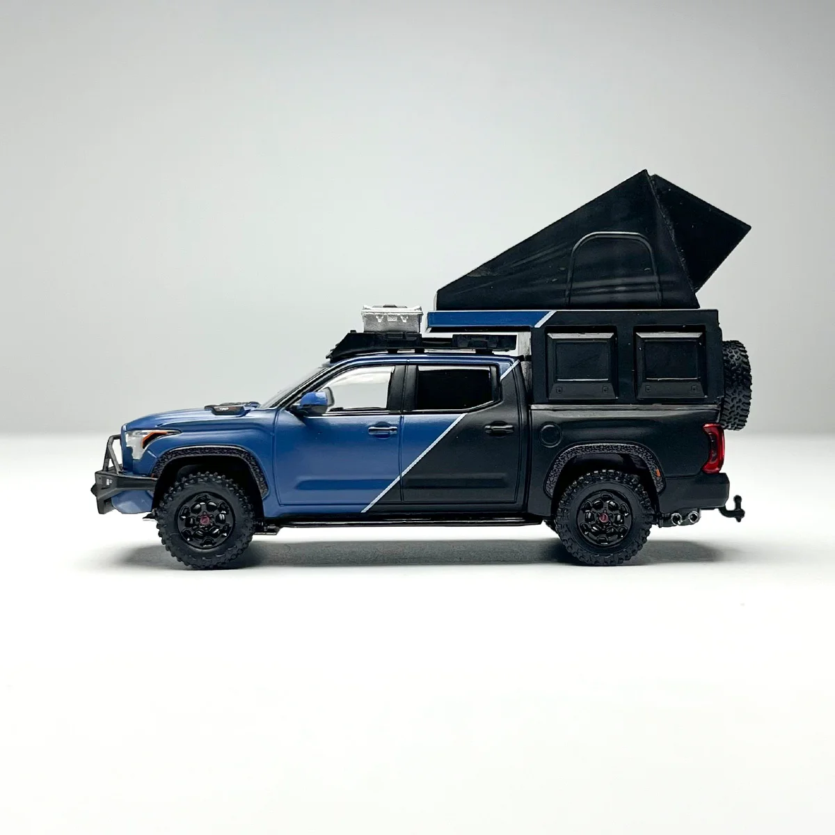 

Модель CM 1:64 Пикап Toyota Tundra Off-Road Traveler, литая модель автомобиля из сплава