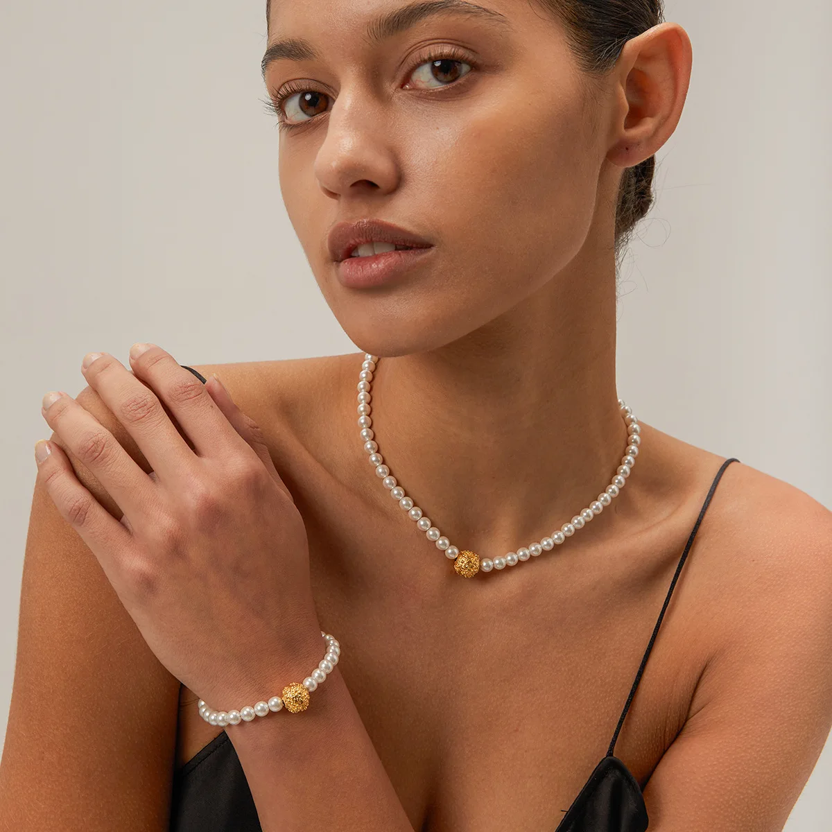 

Stainless Steel PVD 18K Gold Plated Tarnish Metal Beads Pearl Bracelet Choker For Woman Jewelry Wholesale Summer Trendy