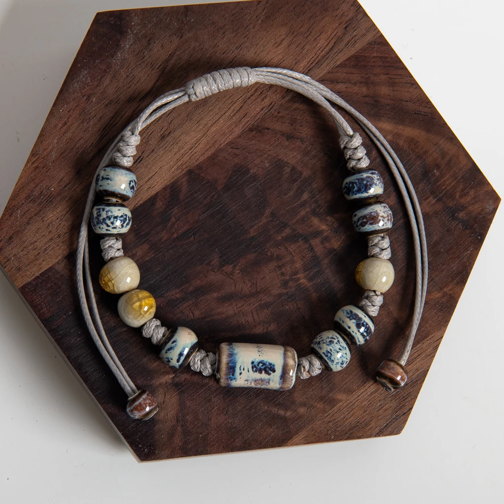 Handgefertigtes blaues Muster-Keramikarmband mit Röhrenperle, verstellbares Seil, Vintage-Schmuck im ethnischen Stil S03-115