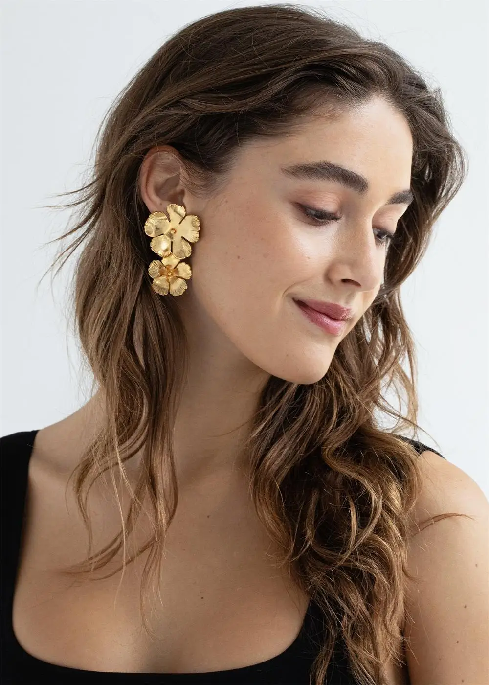 Retro-Ohrringe mit mehrschichtigem Blumenblatt-Design aus Metall, geeignet für Frauen, schlichter und luxuriöser Schmuck, elegant.