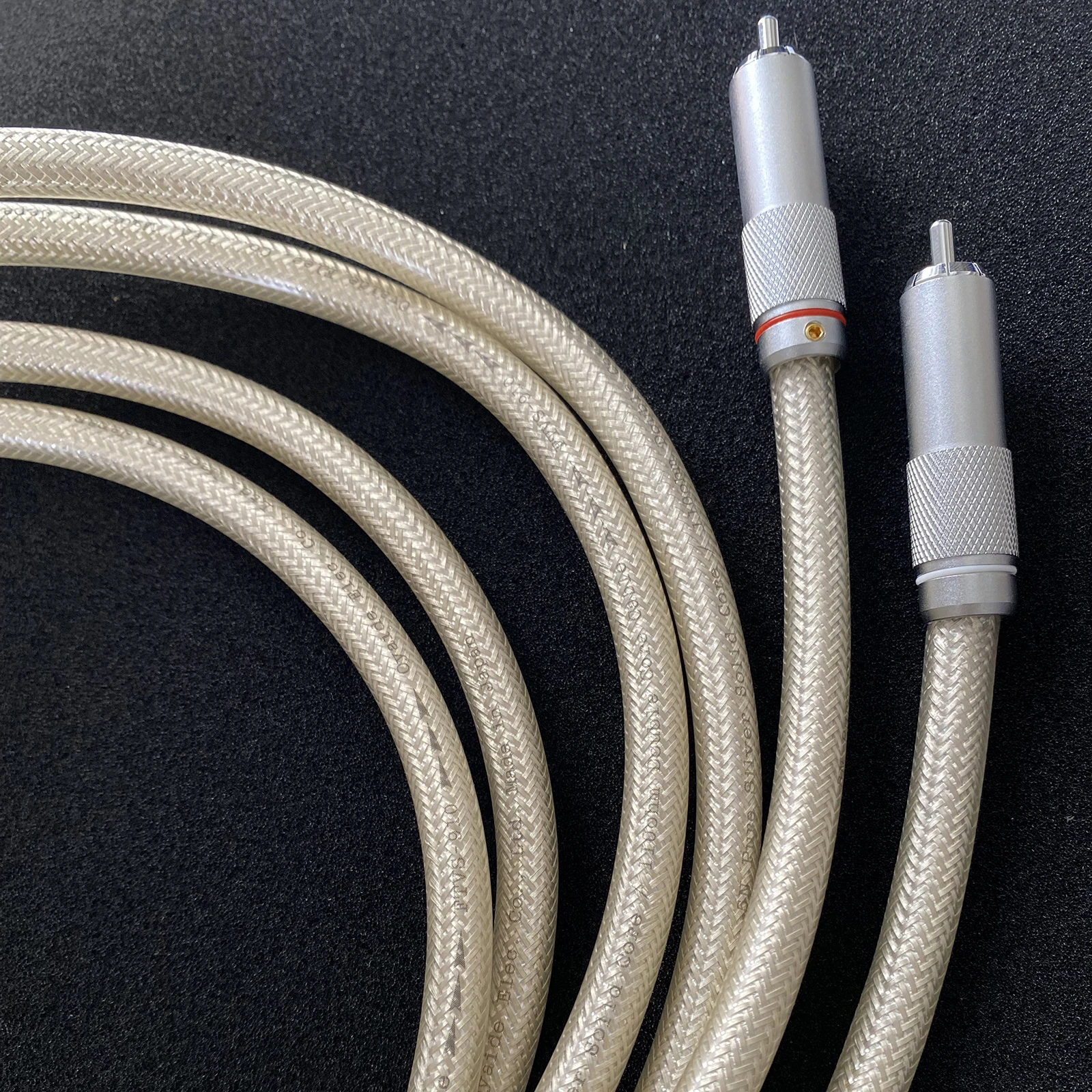 Linha de sinal principal banhada a prata de cobre vermelho com plugue macho RCA banhado a Rhodim Linha de áudio Rca