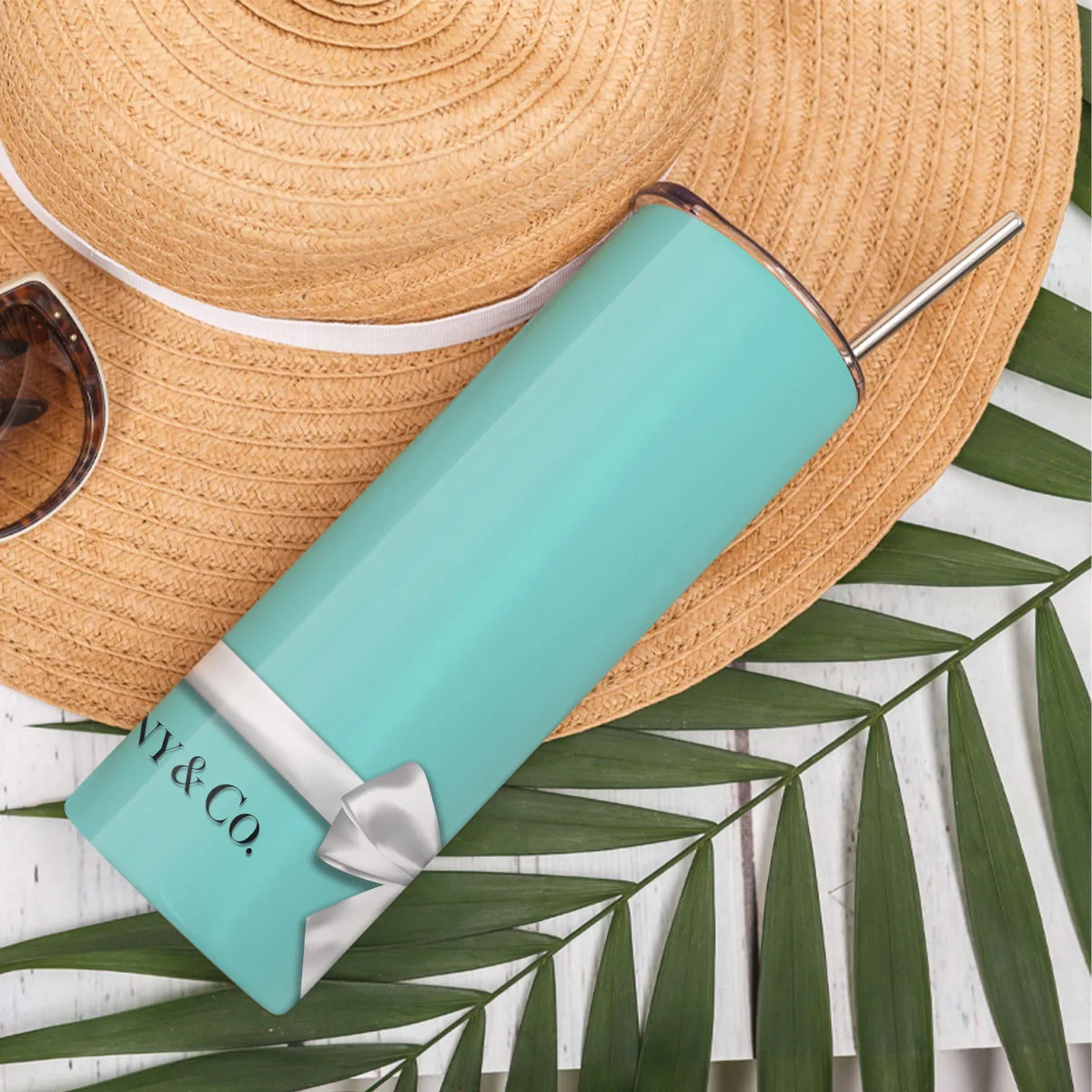 Y&Co. بهلوان معزول سعة 20 أونصة مع غطاء وقش من الفولاذ المقاوم للصدأ، تصميم فيونكة فضية باللون الأزرق المائي، جدار مزدوج معزول للفراغ