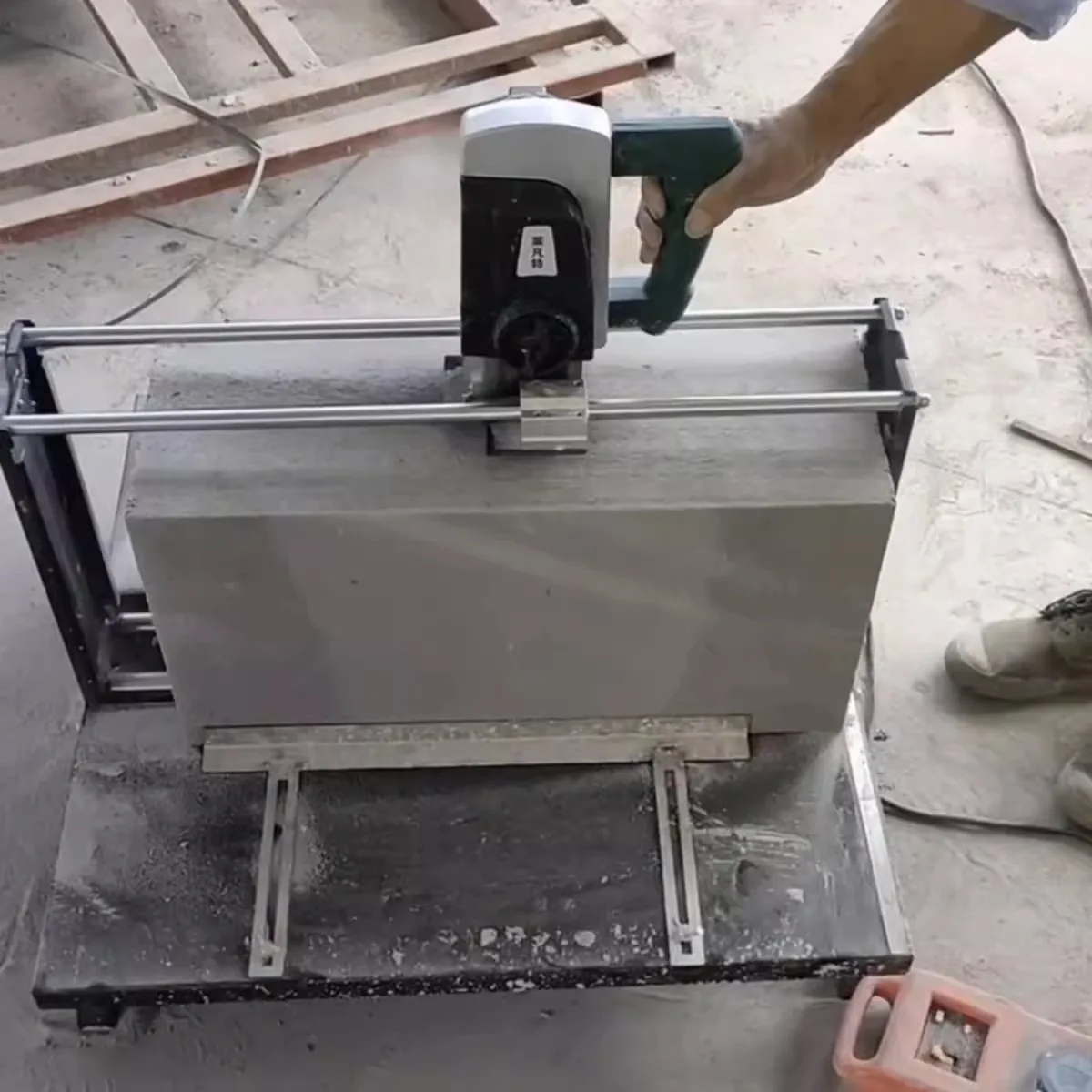 Light Portable Electric Brick Cutting Machine, Foam Brick Aerated Block Cutter for External Wall Thermal Insulation Engineering