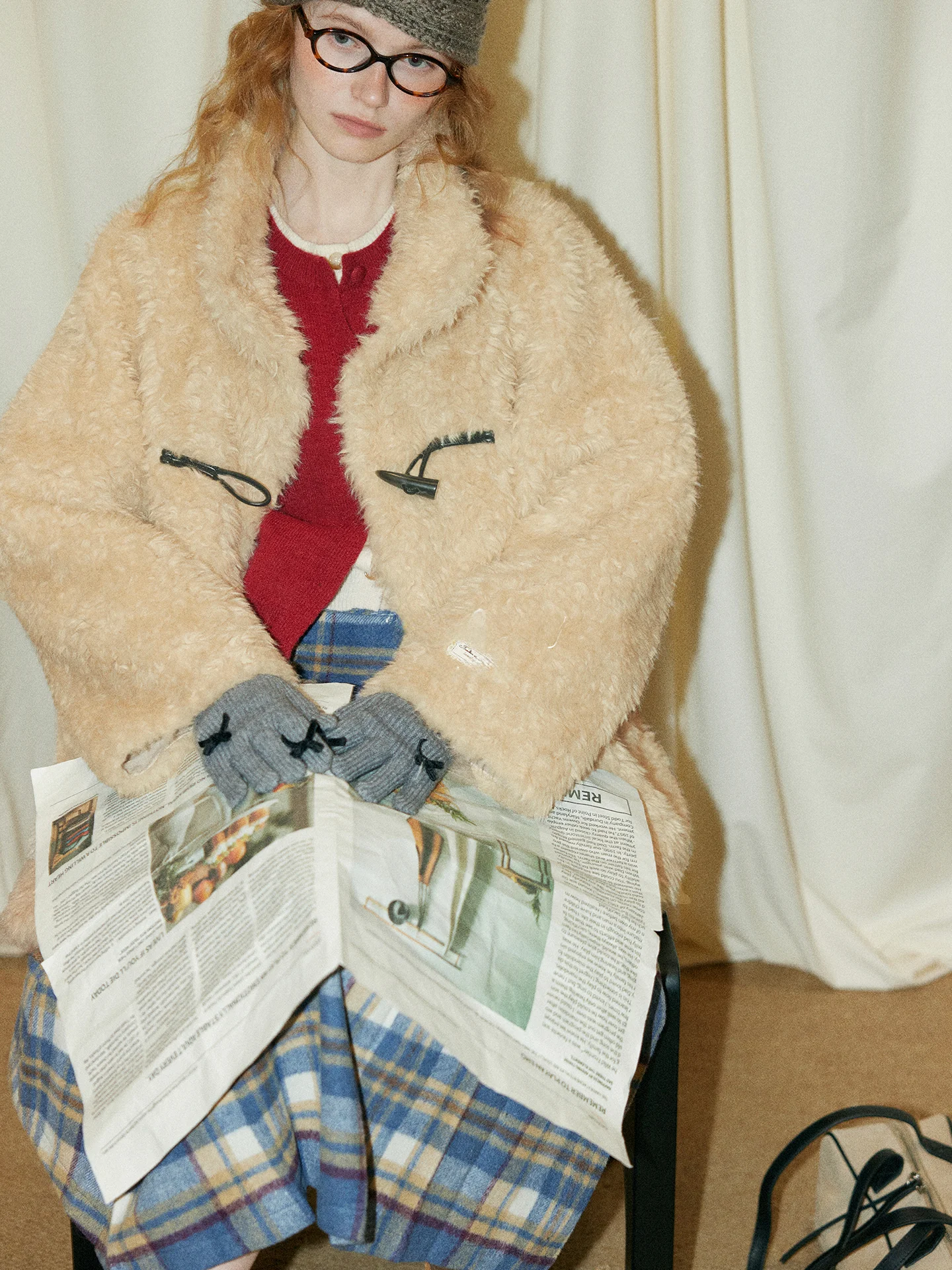 Casaco Feminino Rina Berry com Gola de Pele, Solto, Casual, Quente para Inverno, com Detalhe de Borla, Agasalho Curto de Poliéster com Manga Longa