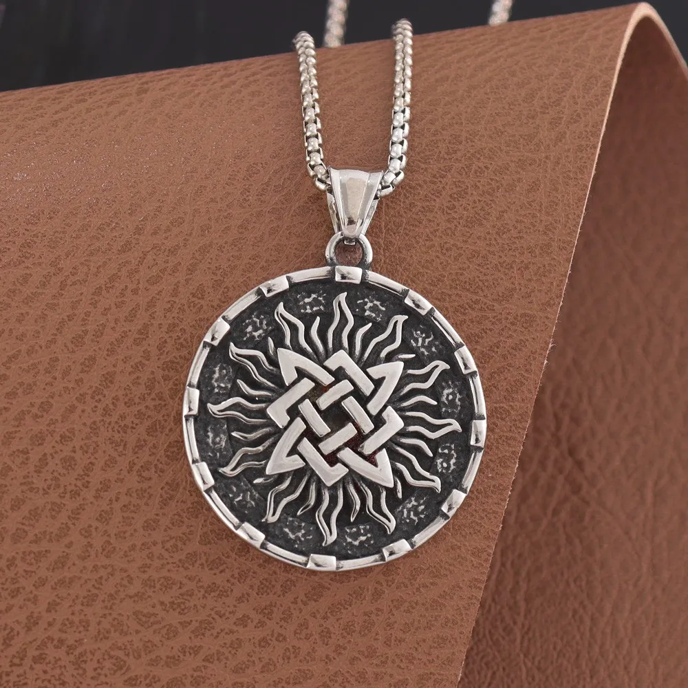 Vintage Viking Rune Flame Medal Pendant Charm Men\'s Necklace Fashion Christmas Valentine\'s Day Gift Protector Jewelry Accessorie