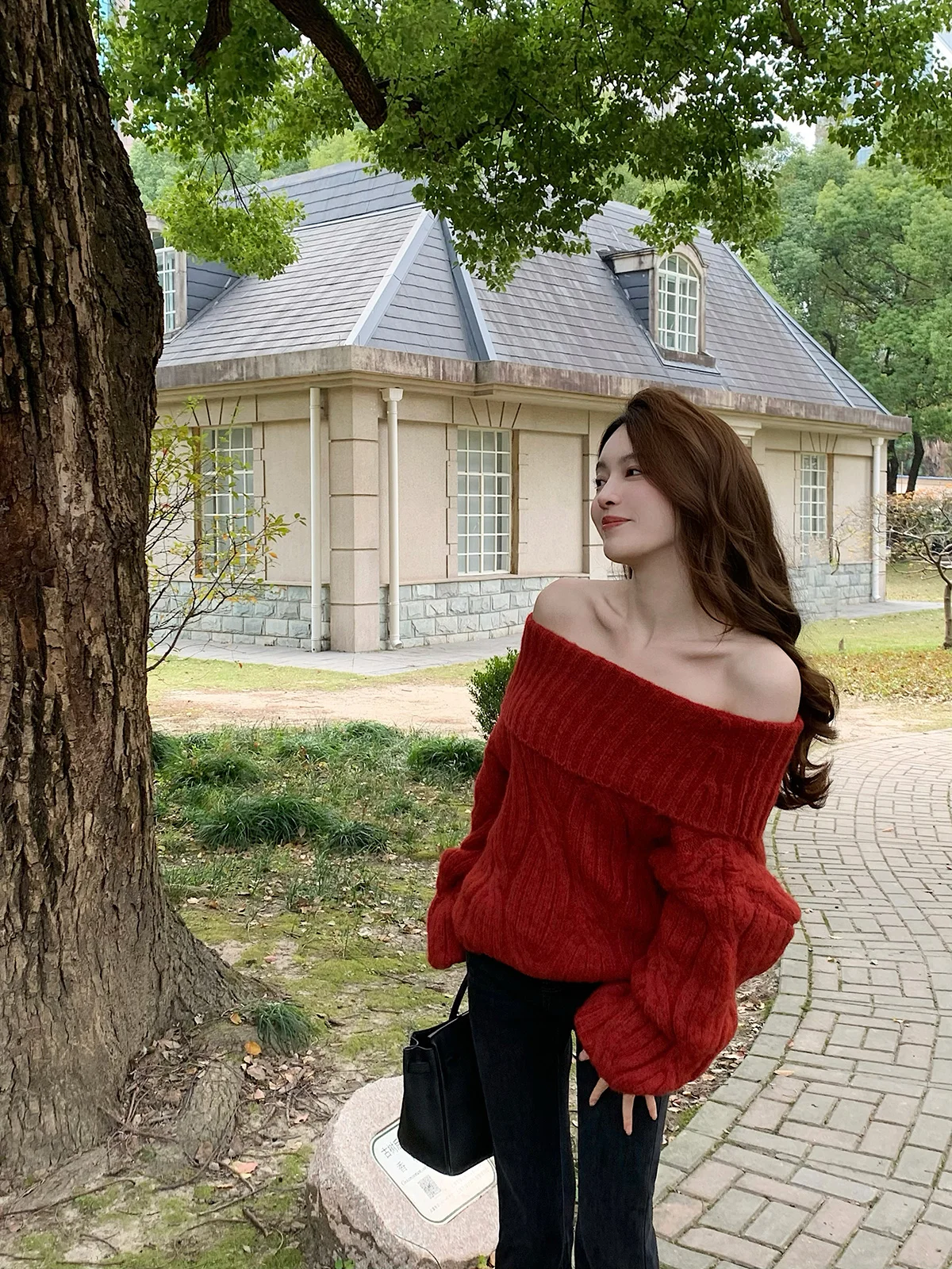 

Свитер Nini Downton Estate Lazy Elegance на одно плечо, утепленный, женский, осенне-зимний, модный, универсальный, праздничный стиль