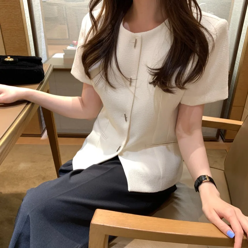 

Dongda Gate 2022, летняя новинка Sle Small Fraance Wind round Ne ort Sve, женская верхняя одежда, модный топ высокого класса Sensation