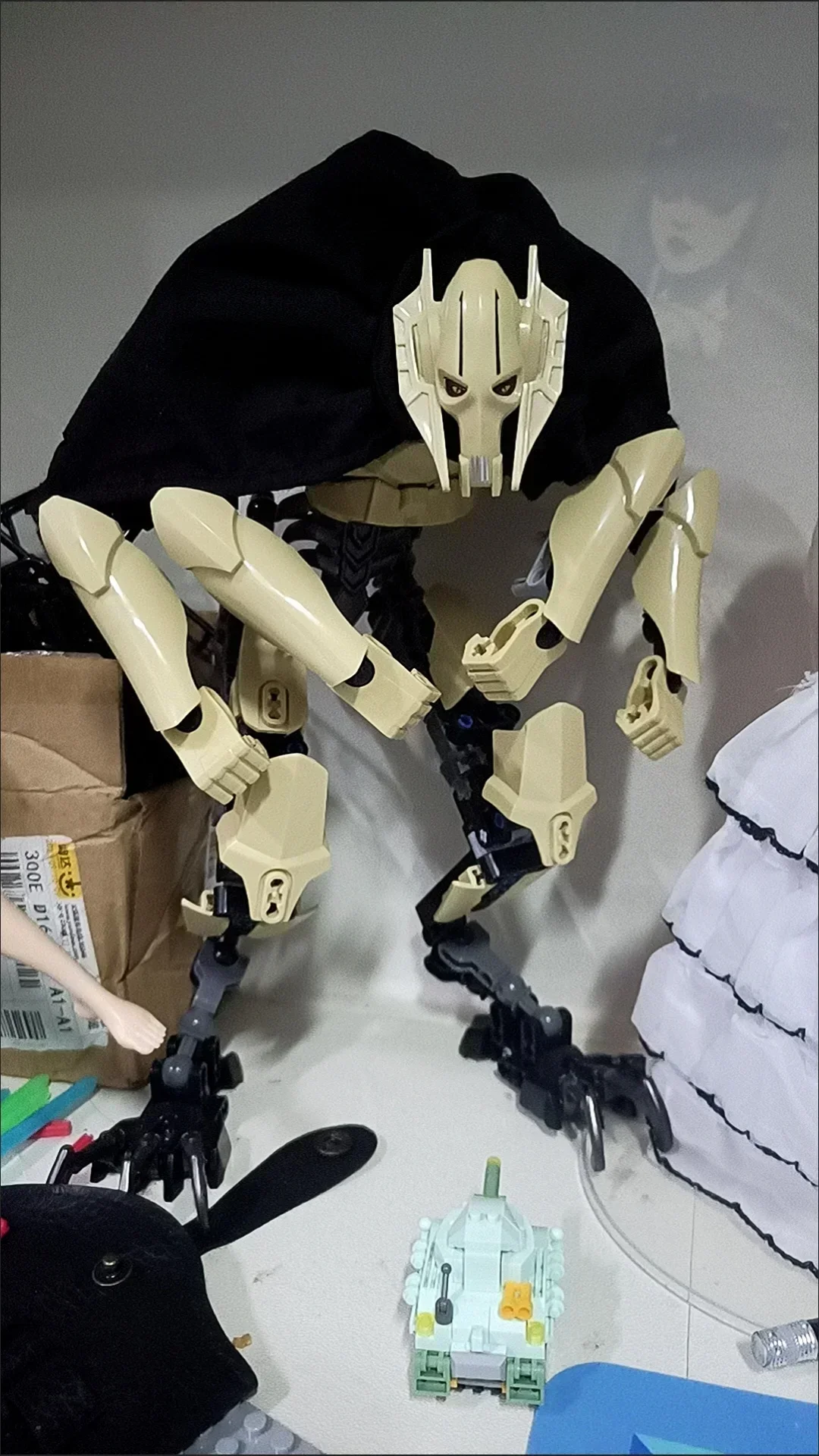 32 cm Stern Spielzeug Allgemeine Roboter Bausteine Action Figur Grievous Mit Lichtschwert Griff Kampf Waffe Modell Spielzeug Geburtstag Geschenke