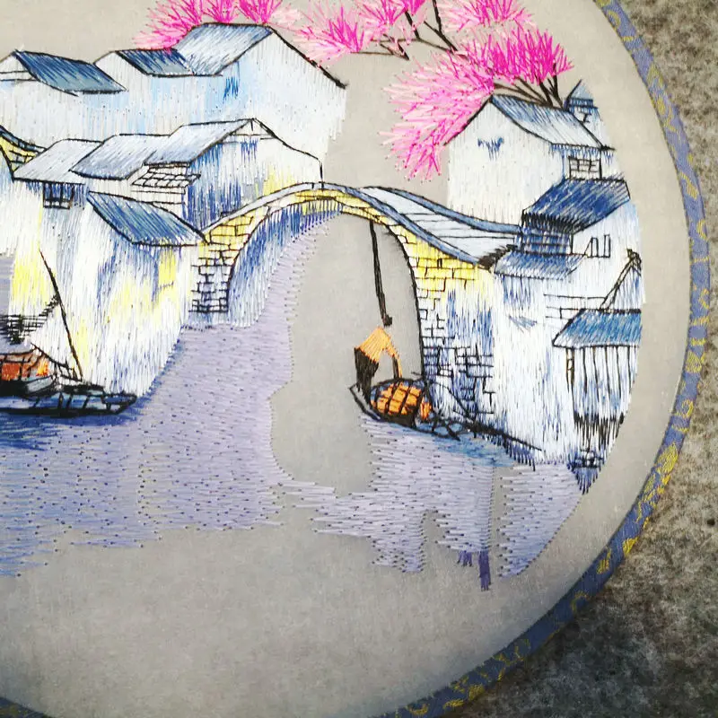 

Классический веер с кисточками и двусторонней вышивкой, шелковый круглый веер с узором Watertown, символизирующий удачу по фен-шуй.