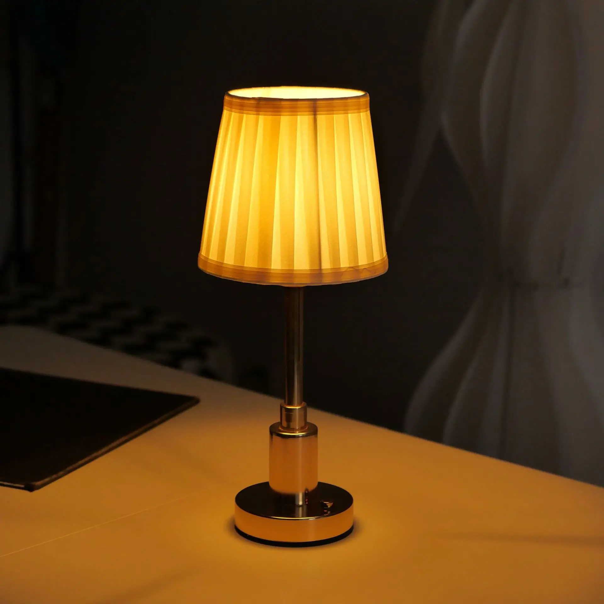 

Креативная ночная лампа для спальни, перезаряжаемая через USB сенсорная прикроватная лампа, современный декор стола для домашнего офиса и учебы