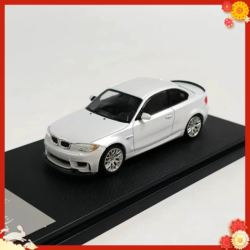 

Модель автомобиля BMW E82 Coupe 1M, масштаб 1:64, 7 см, литая под давлением, из сплава, сувенир, коллекционный предмет, подарок для хобби