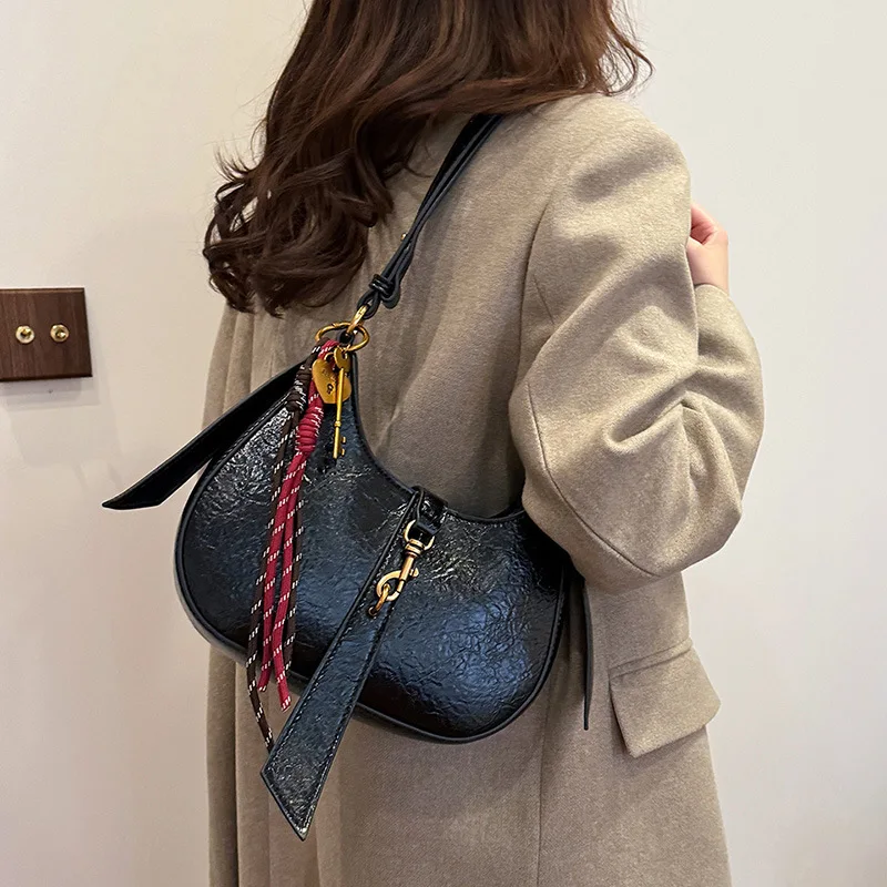 

Korean Version of Fashionable Portable Underarm Bag Women's New Simple Retro Shoulder Bag Versatile Commuter Niche Messenger Bag