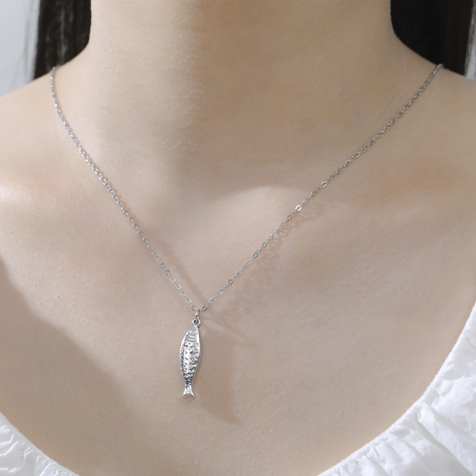 COOLTIME Modische Fisch-Anhänger-Halskette für Damen, Edelstahl, verstellbarer Schmuck, perfekt für Alltag, Geschenke und Termine – Detail 11