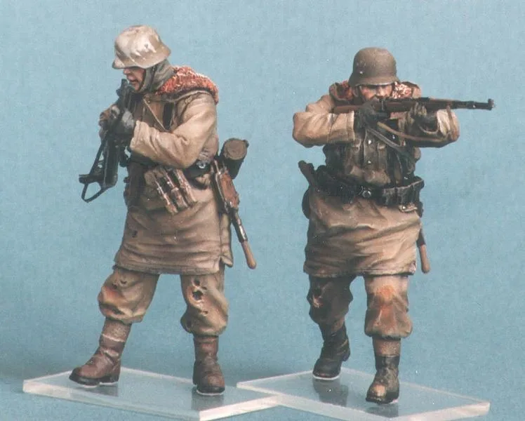 1:35 Scale Die-cast Resin  Tank Soldiers 2 Character Scenes Need To Be Assembled and Colored By Themselves